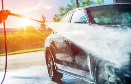 Có nên rửa xe dưới ánh nắng mặt trời hay không